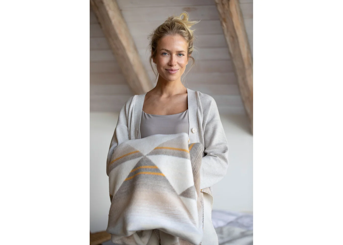 david-fussenegger-savona-wohndecke-aztek-grs image 4