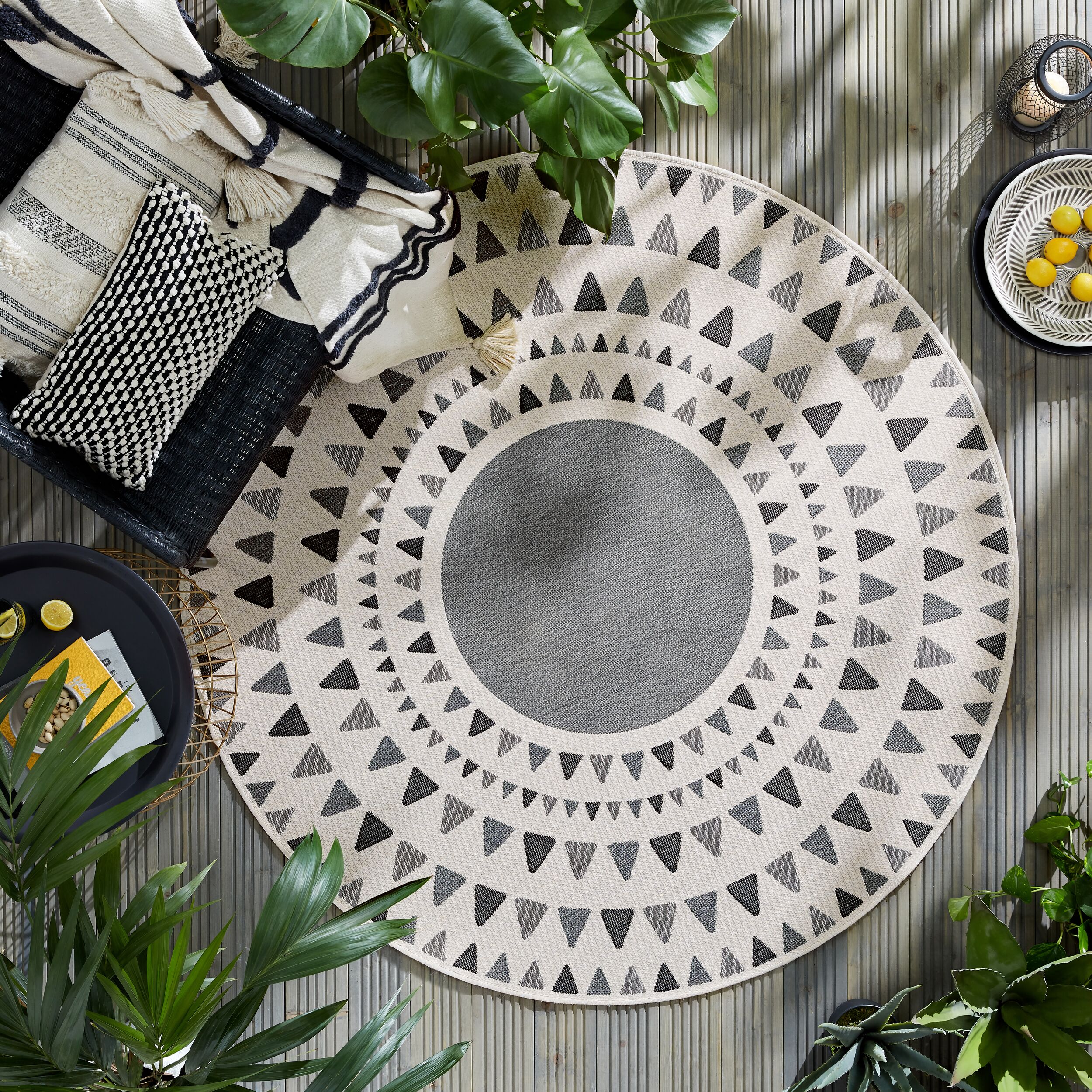 flair-rugs-shadow-rays-indoor-outdoor-runder-geometrie-teppich image 1