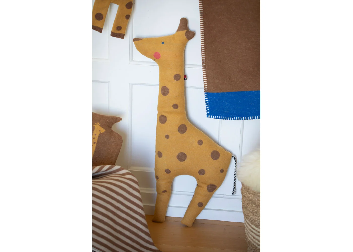 david-fussenegger-juwel-gef-lltes-kissen-giraffe-grs image 3