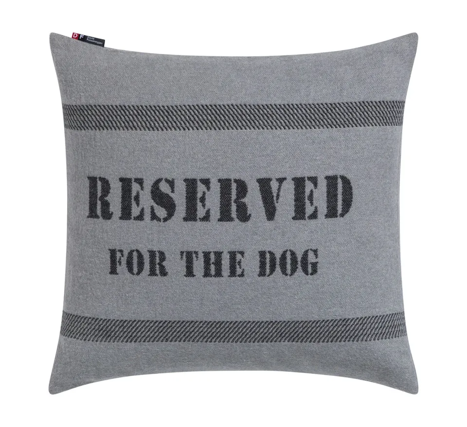 david-fussenegger-nova-kissenh-lle-reserved-for-the-dog-grs image 1
