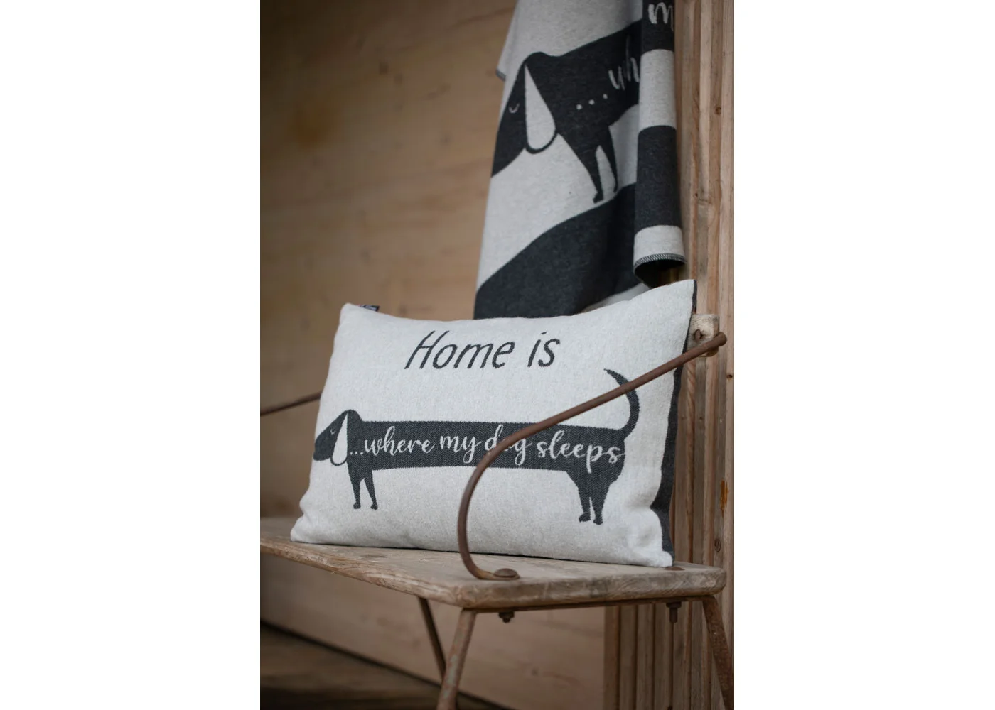david-fussenegger-nova-kissenh-lle-dackel-home-is image 2