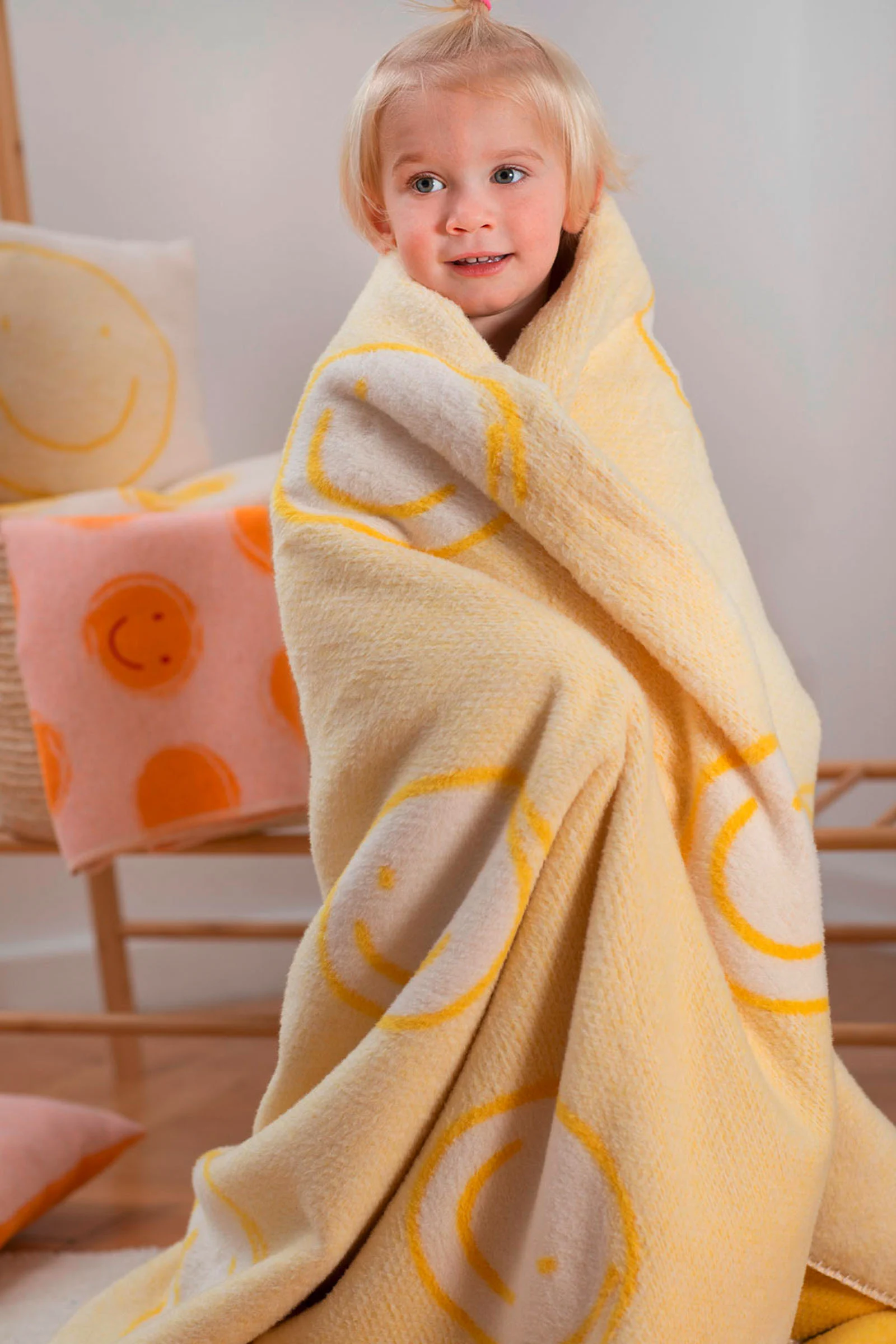 david-fussenegger-mila-kinderdecke-happy-faces-grs image 5