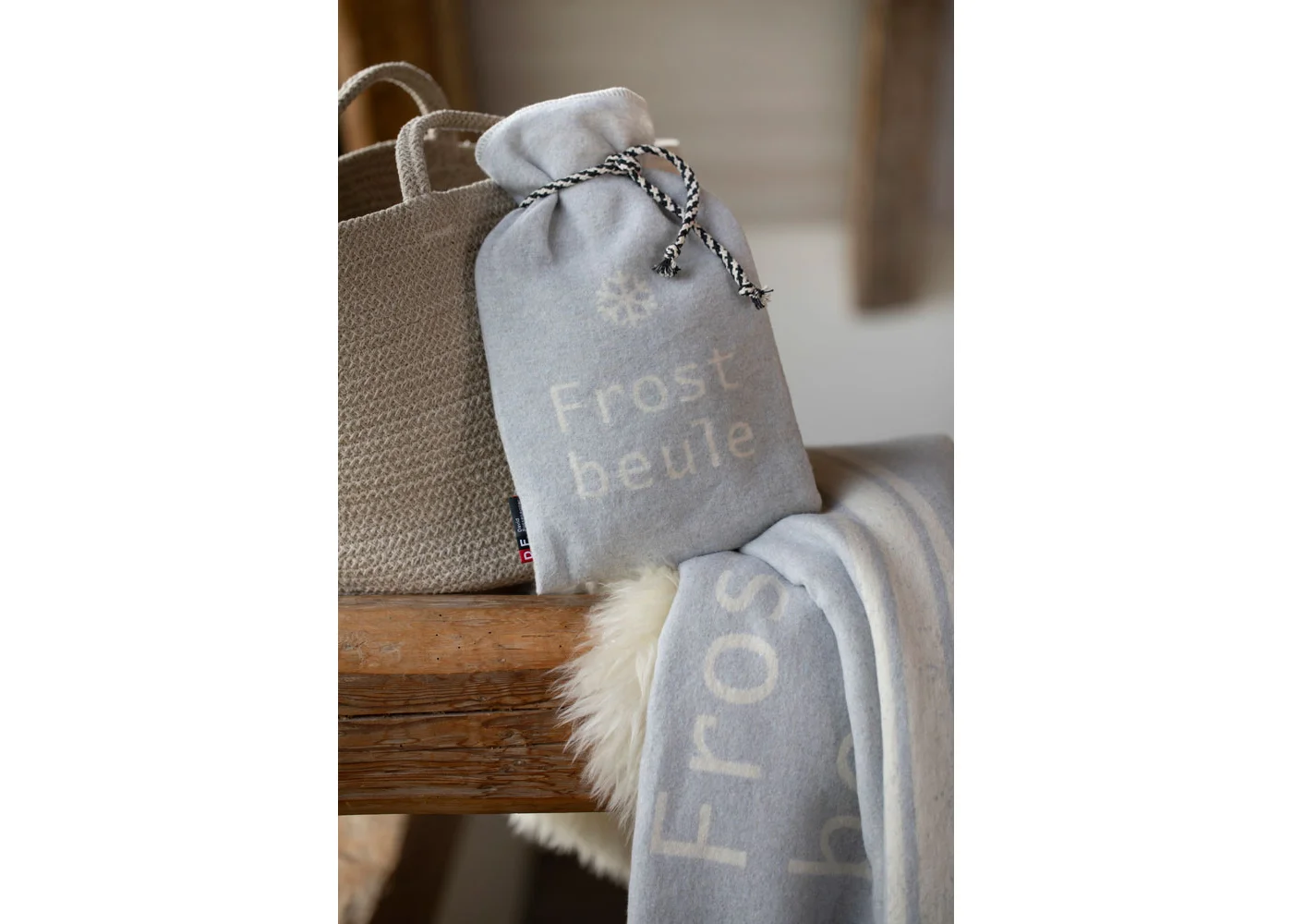 david-fussenegger-silvretta-w-rmflasche-frostbeule-2-liter-grs-mit-bezug image 3