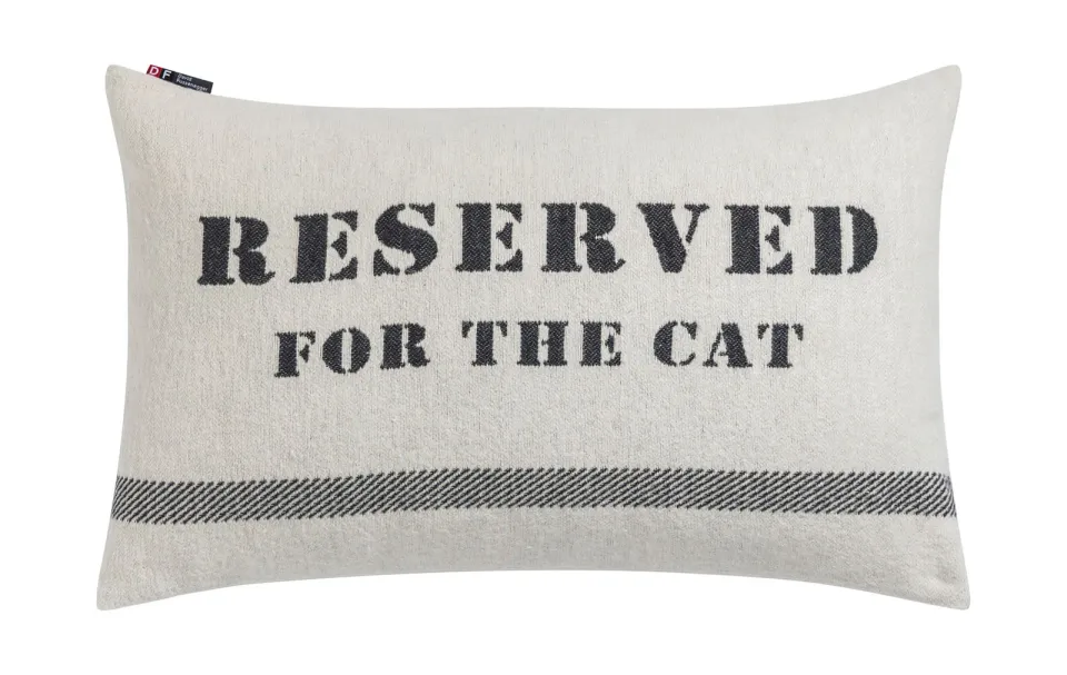 david-fussenegger-nova-kissenh-lle-reserved-for-the-cat-grs image 1