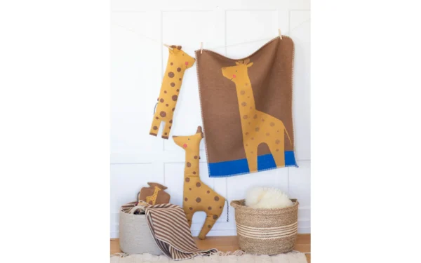david-fussenegger-juwel-gef-lltes-kissen-giraffe-grs image 8