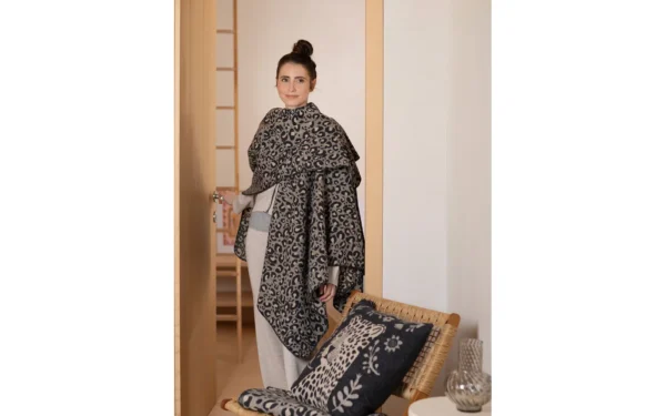 david-fussenegger-silvretta-poncho-decke-leo-one-size-grs image 8