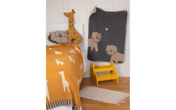 david-fussenegger-mila-kuscheldecke-giraffen image 8