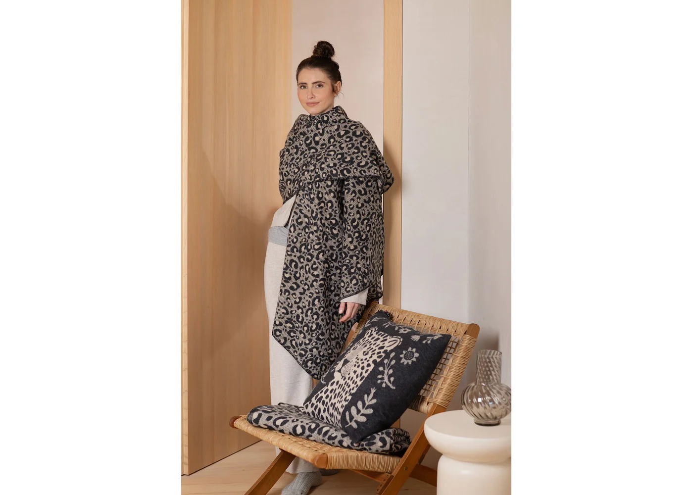 david-fussenegger-silvretta-poncho-decke-leo-one-size-grs image 3