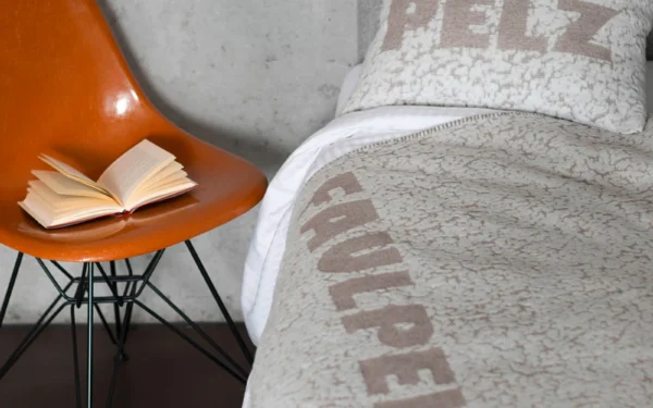 david-fussenegger-carla-plaid-faulpelz-grs-kuscheldecke image 8