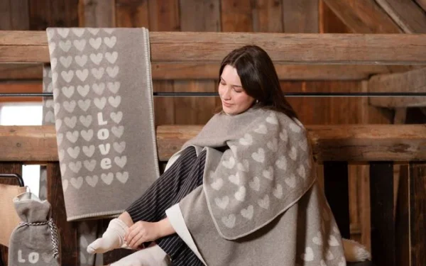 david-fussenegger-silvretta-poncho-herzen-one-size-grs-wohlf-hl-poncho-mit-herzm image 8