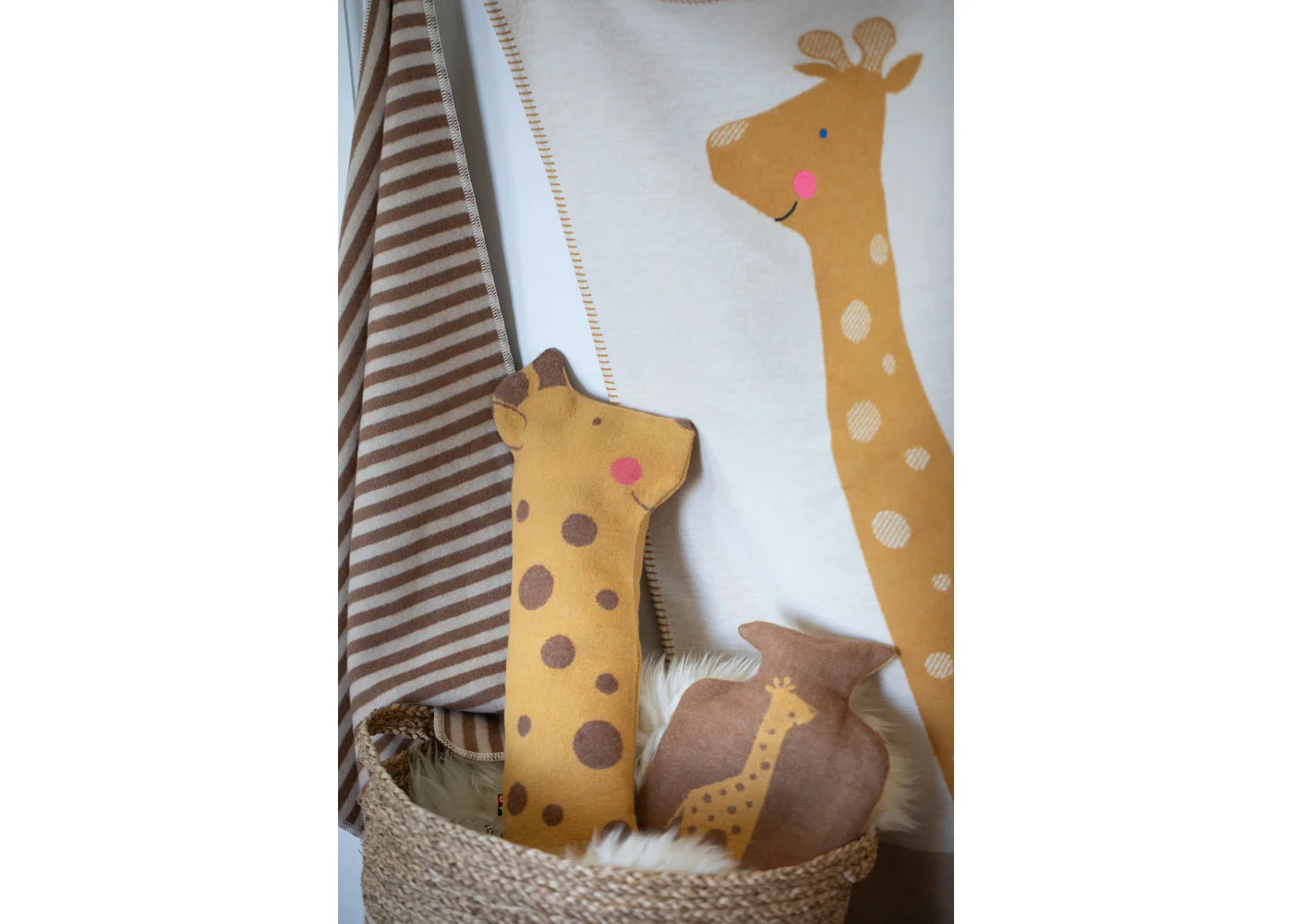 david-fussenegger-juwel-set-decke-in-der-puppe-giraffe-grs image 7