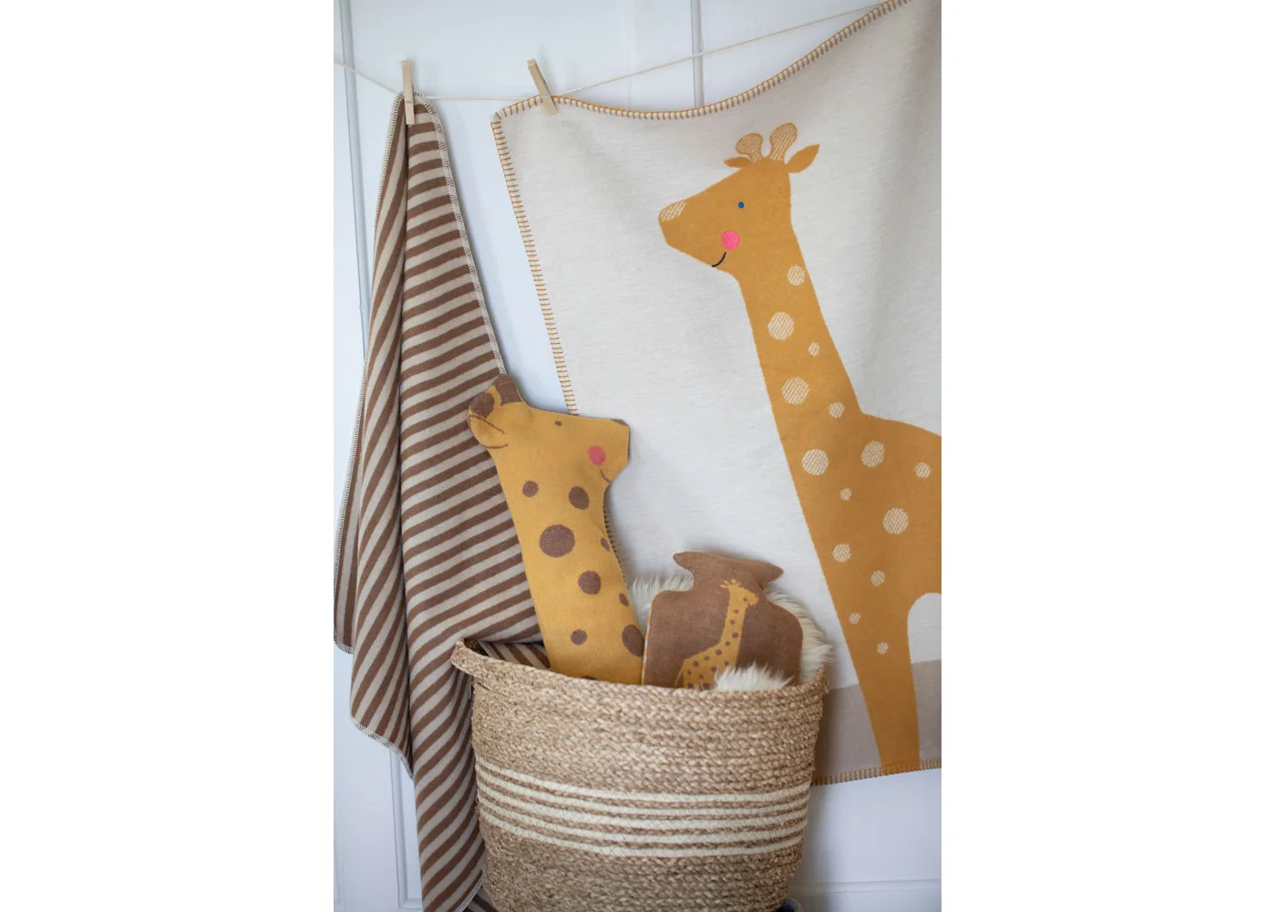 david-fussenegger-lili-babydecke-mit-stick-giraffe-grs image 4