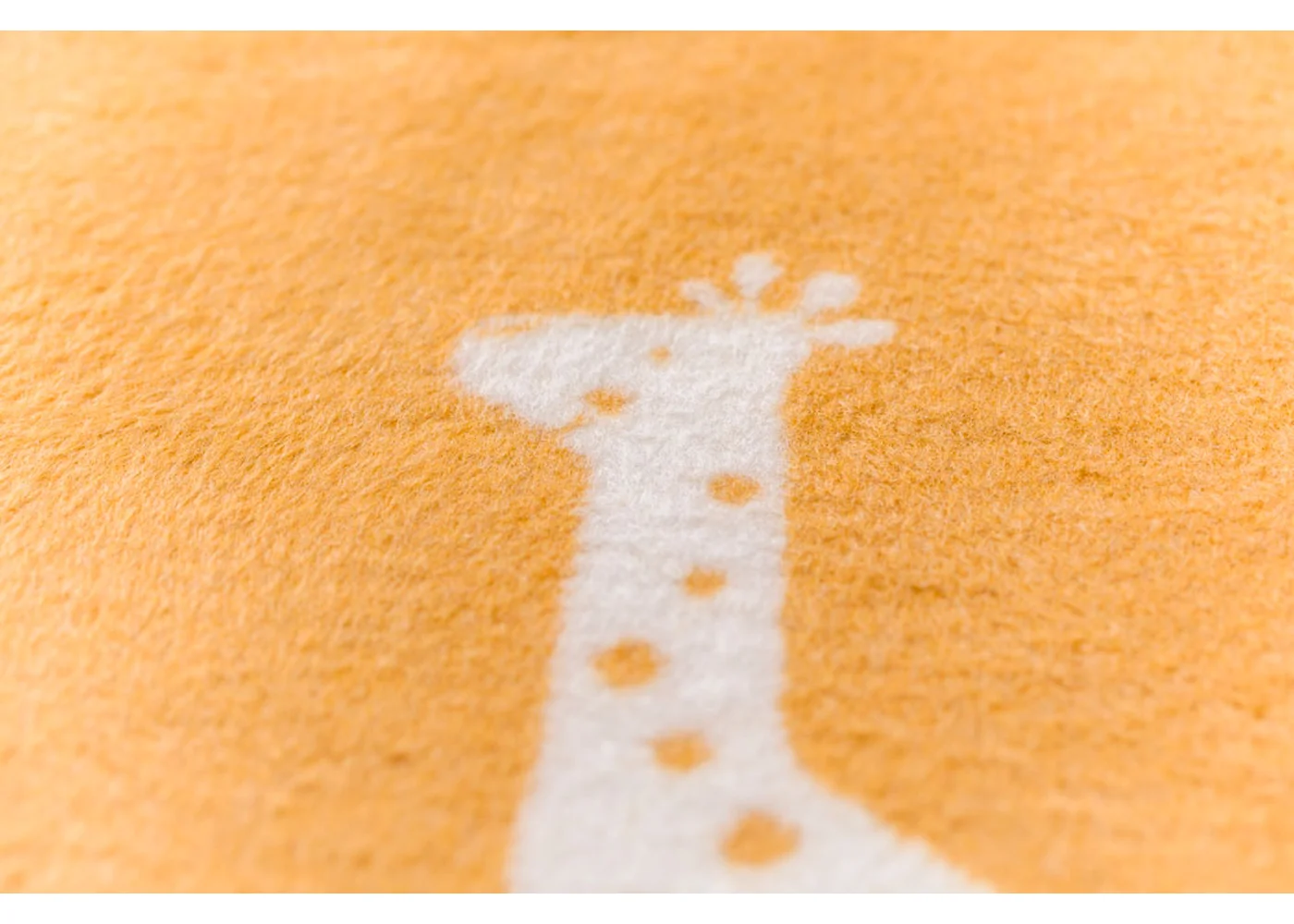 david-fussenegger-mila-kuscheldecke-giraffen image 3