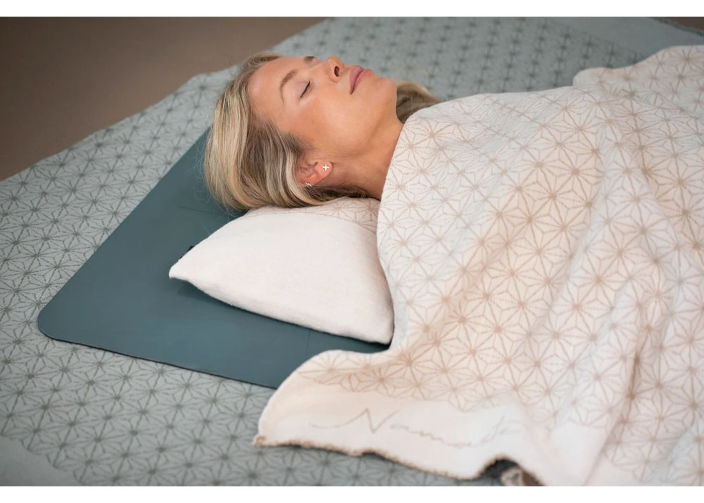 david-fussenegger-nova-yogadecke-namast-grs image 4