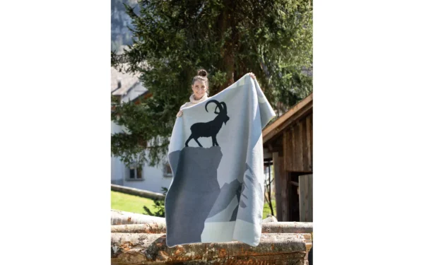 david-fussenegger-savona-wohndecke-steinbock image 8