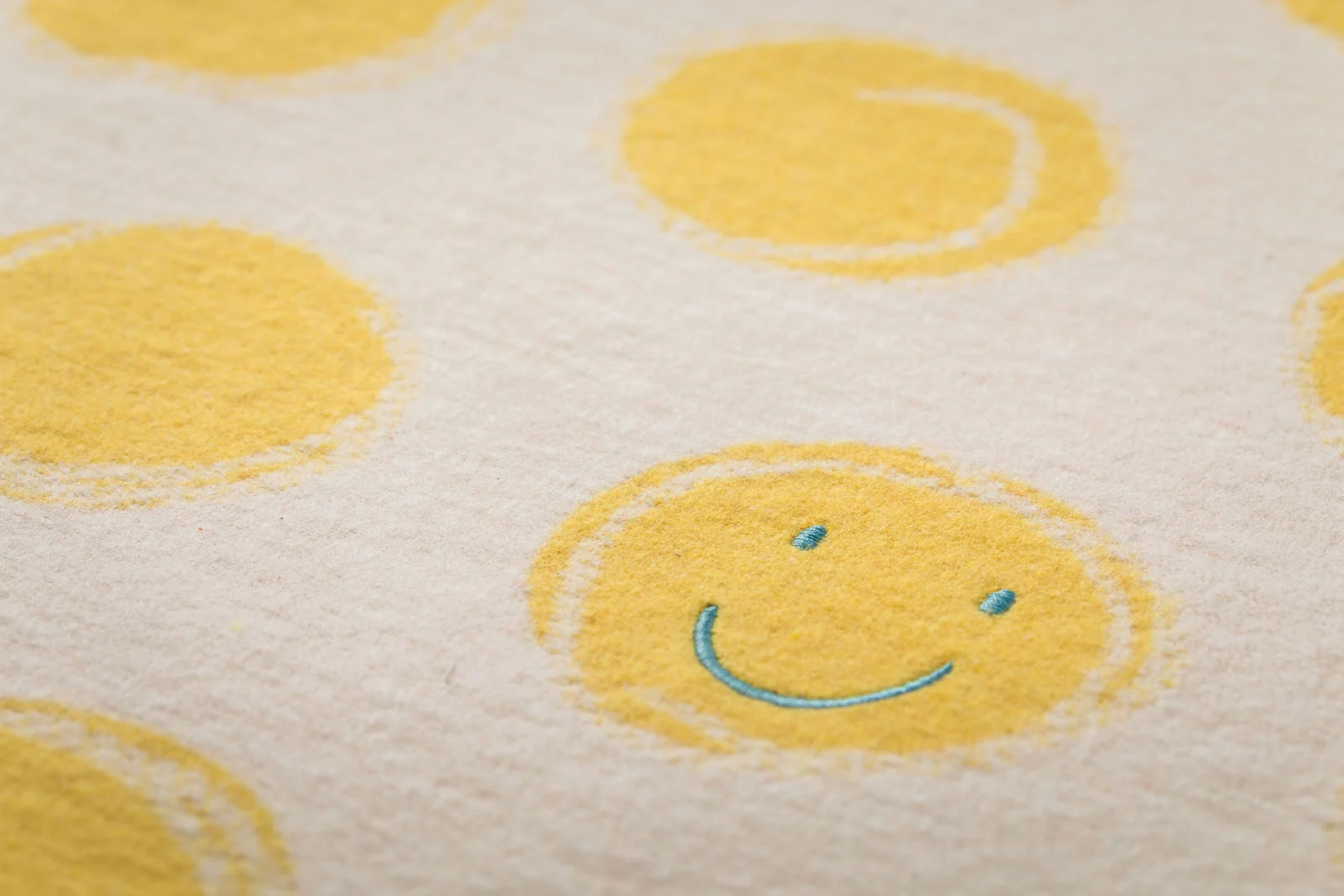 david-fussenegger-juwel-babydecke-happy-faces-mit-stick image 3