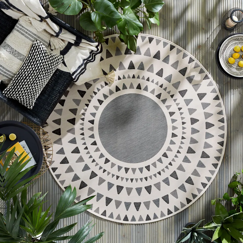 flair-rugs-shadow-rays-indoor-outdoor-runder-geometrie-teppich image 1